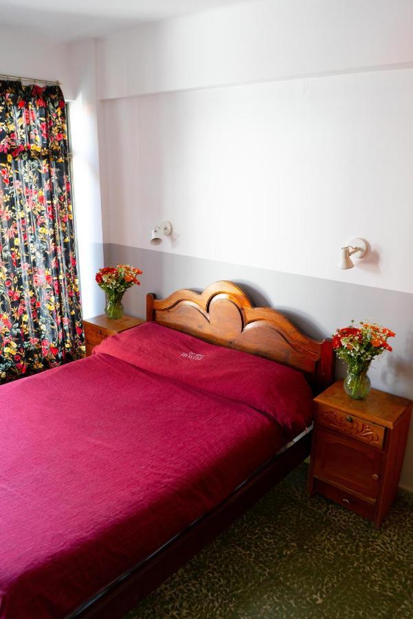 Hostal Zeballos Tarija Luaran gambar