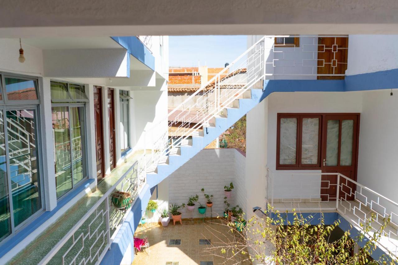 Hostal Zeballos Tarija Luaran gambar