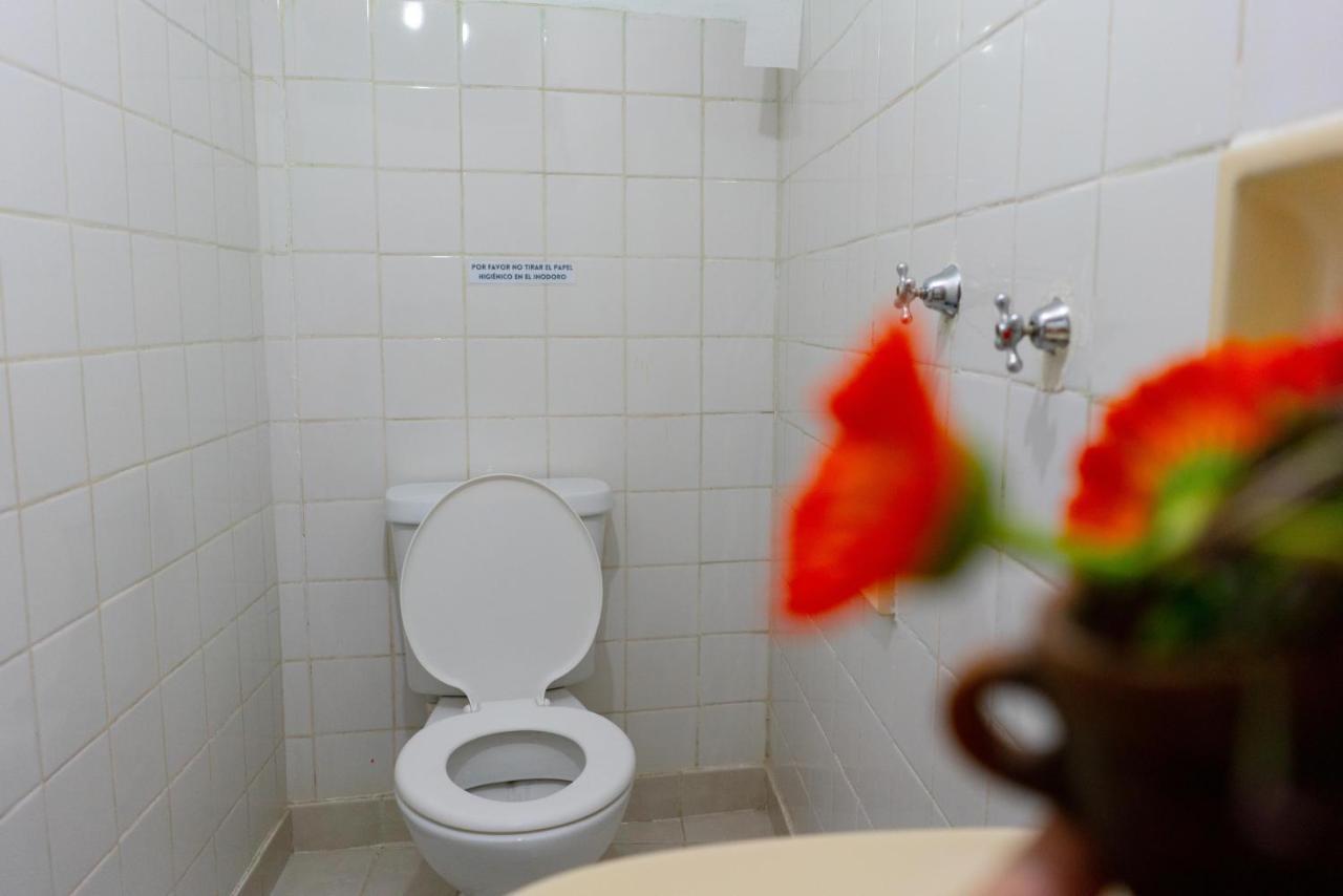 Hostal Zeballos Tarija Luaran gambar